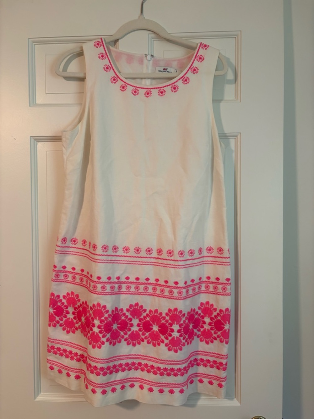 Vineyard Vines Sleeveless Shift Dress with Pink Floral Embroidery